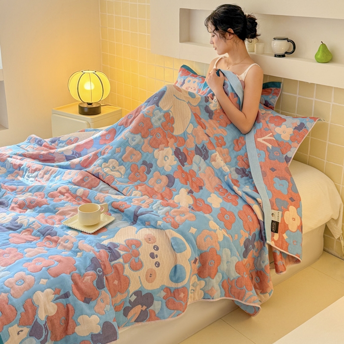 91家纺网 家纺一手货源 找家纺 朴尔家纺-毛巾被 2026新款彩棉云柔三层纱布毛巾被三件套盖毯 春樱