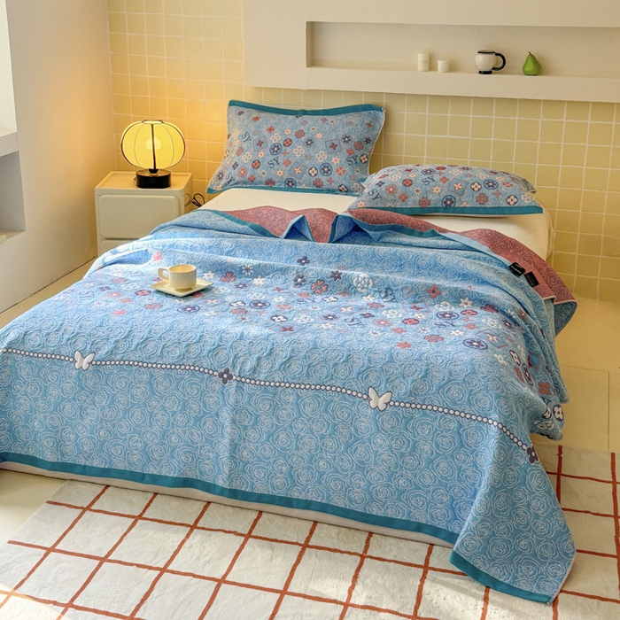 91家纺网 家纺一手货源 找家纺 朴尔家纺-毛巾被 2026新款彩棉云柔三层纱布毛巾被三件套盖毯 玫瑰语录