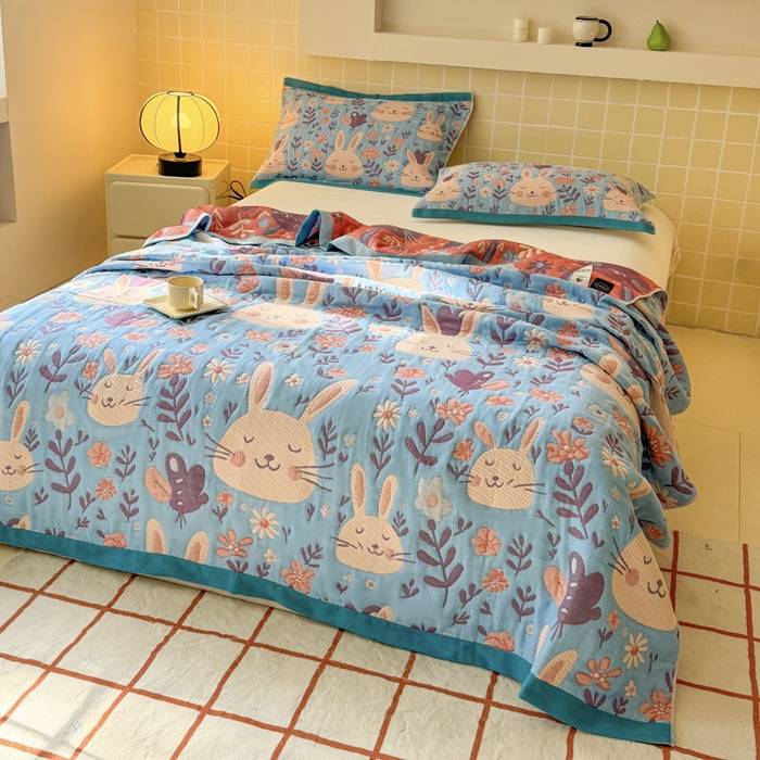 91家纺网 家纺一手货源 找家纺 朴尔家纺-毛巾被 2026新款彩棉云柔三层纱布毛巾被三件套盖毯 安妮花园