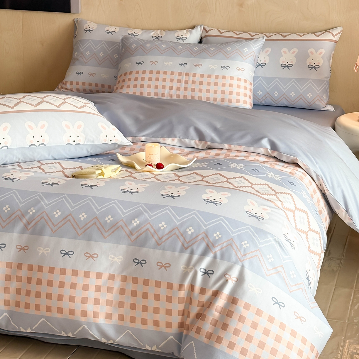 91家纺网 家纺一手货源 找家纺 典曼家纺 2026新款纯棉四件套高级100Pro全棉贡缎卡通四件套 花仙兔