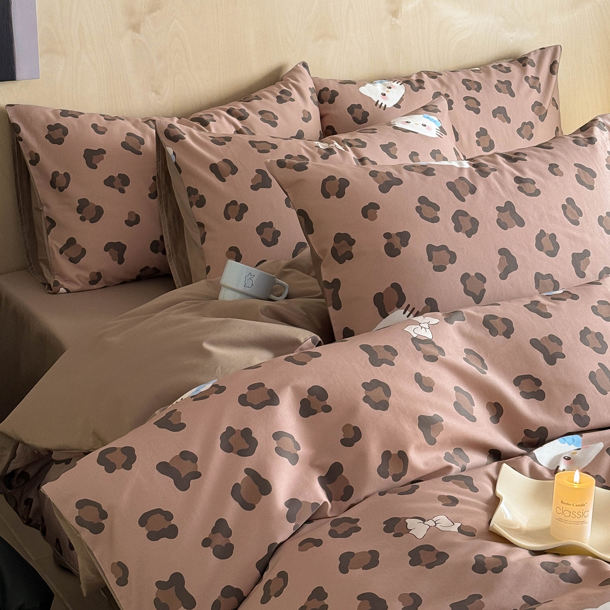 91家纺网 家纺一手货源 找家纺 典曼家纺 2026新款纯棉四件套高级100Pro全棉贡缎卡通四件套 奥利奥-咖