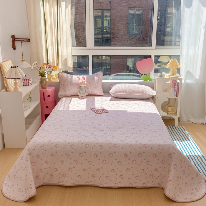 91家纺网 家纺一手货源 找家纺 老帅的工厂店 2026新款A类云感双层纱7A抗菌床盖夏被四件套系列 甜心兔