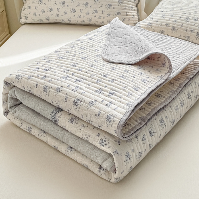 91家纺网 家纺一手货源 找家纺 老帅的工厂店 2026新款A类云感双层纱7A抗菌床盖夏被四件套系列 海盐花田