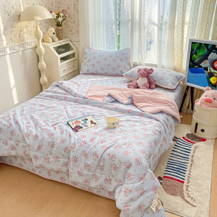 91家纺网 家纺一手货源 找家纺 老帅的工厂店 2026新款A类云感双层纱7A抗菌床盖夏被四件套系列 花漾