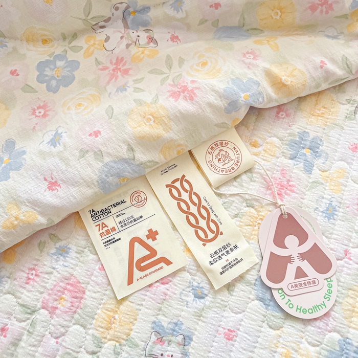 91家纺网 家纺一手货源 找家纺 老帅的工厂店 2026新款A类云感双层纱7A抗菌床盖夏被四件套系列 春野粉调