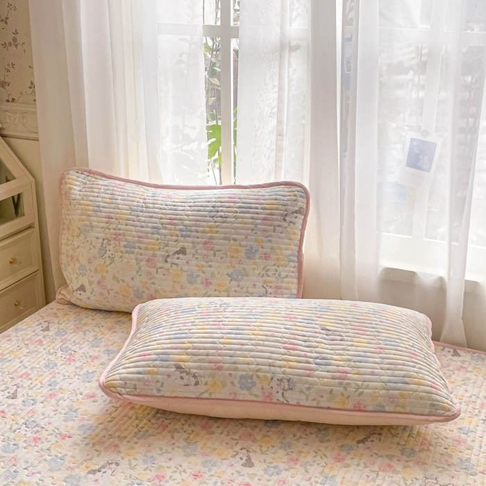 91家纺网 家纺一手货源 找家纺 老帅的工厂店 2026新款A类云感双层纱7A抗菌床盖夏被四件套系列 春野粉调