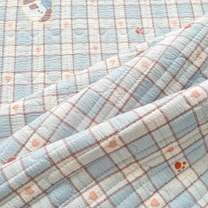 91家纺网 家纺一手货源 找家纺 老帅的工厂店 2026新款A类云感双层纱7A抗菌床盖夏被四件套系列 蓝格萌狗