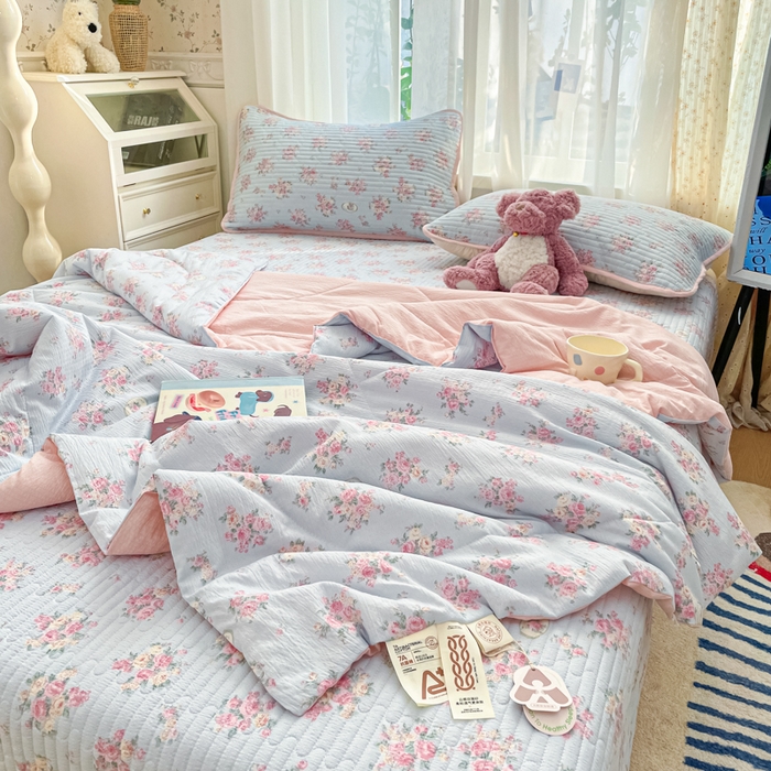 91家纺网 家纺一手货源 找家纺 老帅的工厂店 2026新款A类云感双层纱7A抗菌床盖夏被四件套系列 花漾