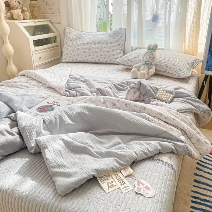 91家纺网 家纺一手货源 找家纺 老帅的工厂店 2026新款A类云感双层纱7A抗菌床盖夏被四件套系列 海盐花田