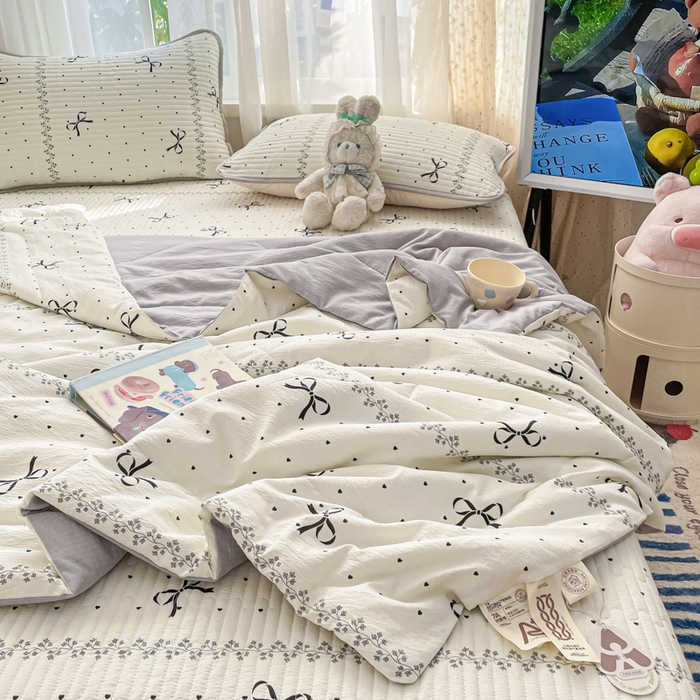 91家纺网 家纺一手货源 找家纺 老帅的工厂店 2026新款A类云感双层纱7A抗菌床盖夏被四件套系列 点点碟序