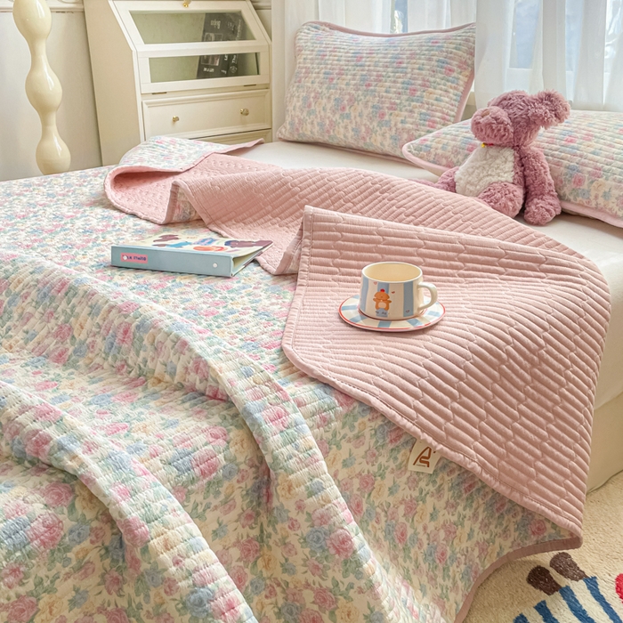 91家纺网 家纺一手货源 找家纺 老帅的工厂店 2026新款A类云感双层纱7A抗菌床盖夏被四件套系列 花蔓