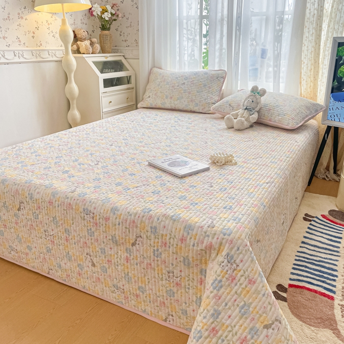 91家纺网 家纺一手货源 找家纺 老帅的工厂店 2026新款A类云感双层纱7A抗菌床盖夏被四件套系列 春野粉调