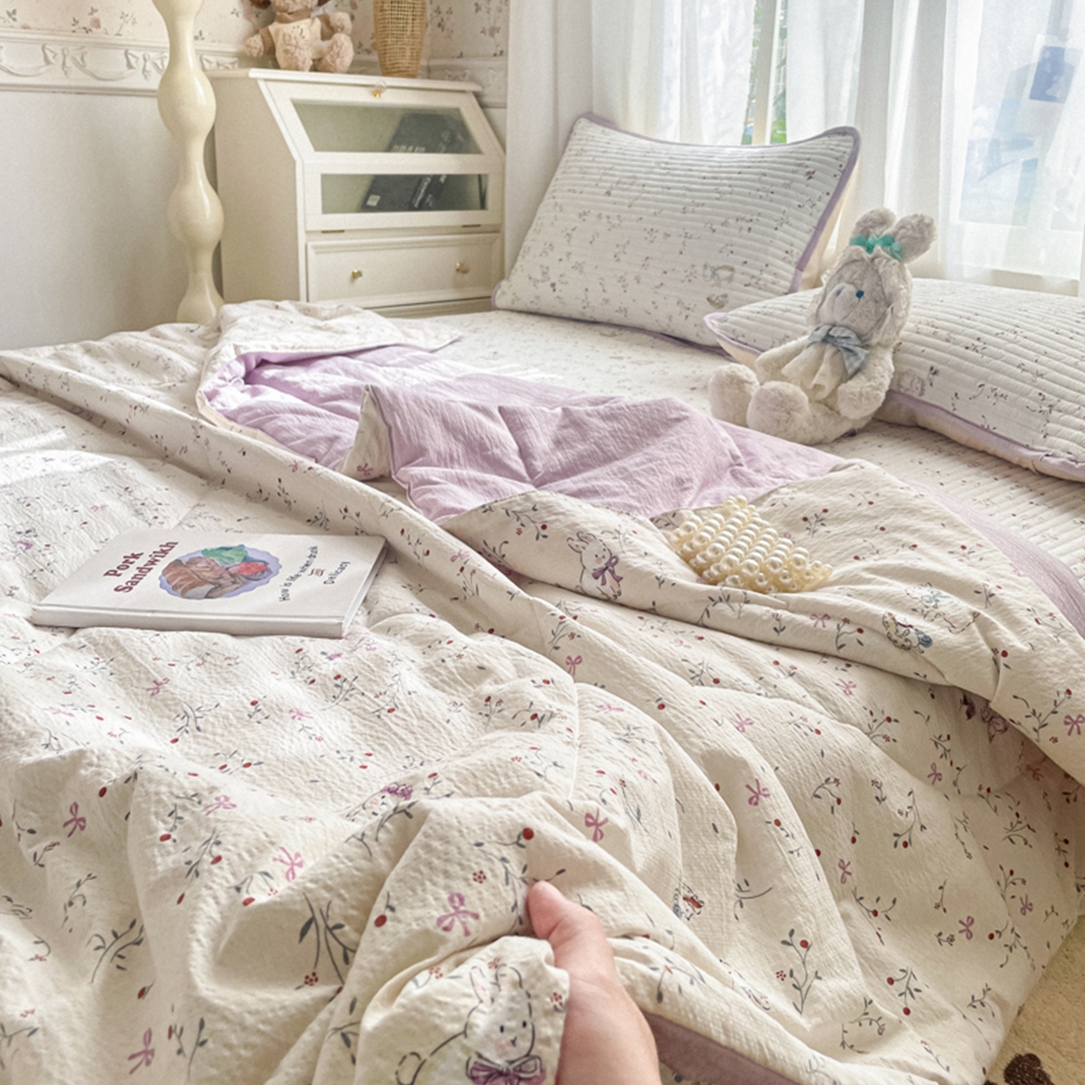 91家纺网 家纺一手货源 找家纺 老帅的工厂店 2026新款A类云感双层纱7A抗菌床盖夏被四件套系列 芋泥小兔