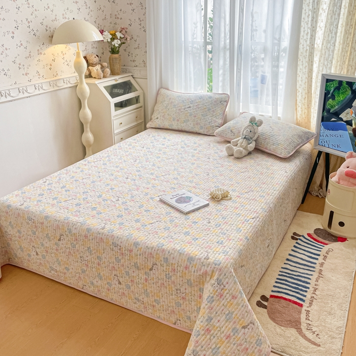 91家纺网 家纺一手货源 找家纺 老帅的工厂店 2026新款A类云感双层纱7A抗菌单品床盖系列 春野粉调