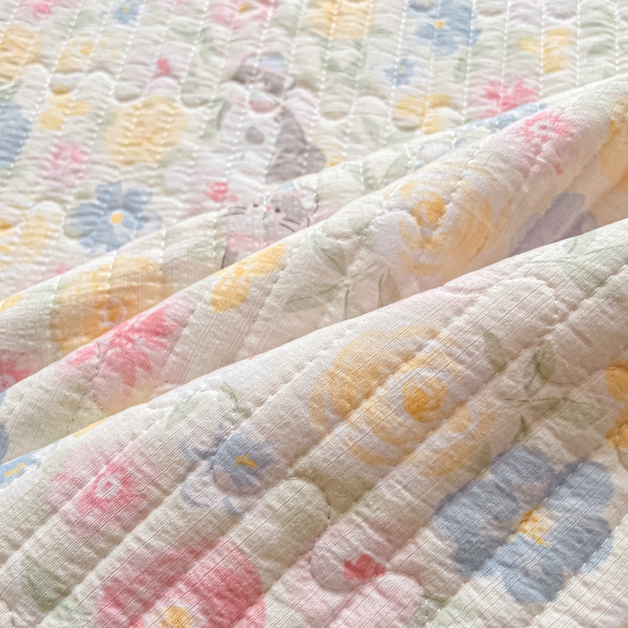 91家纺网 家纺一手货源 找家纺 老帅的工厂店 2026新款A类云感双层纱7A抗菌单品床盖系列 春野粉调