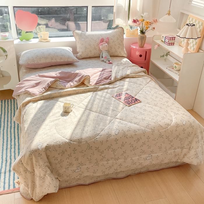 91家纺网 家纺一手货源 找家纺 老帅的工厂店 2026新款A类云感双层纱7A抗菌单品床盖系列 兔兔密语