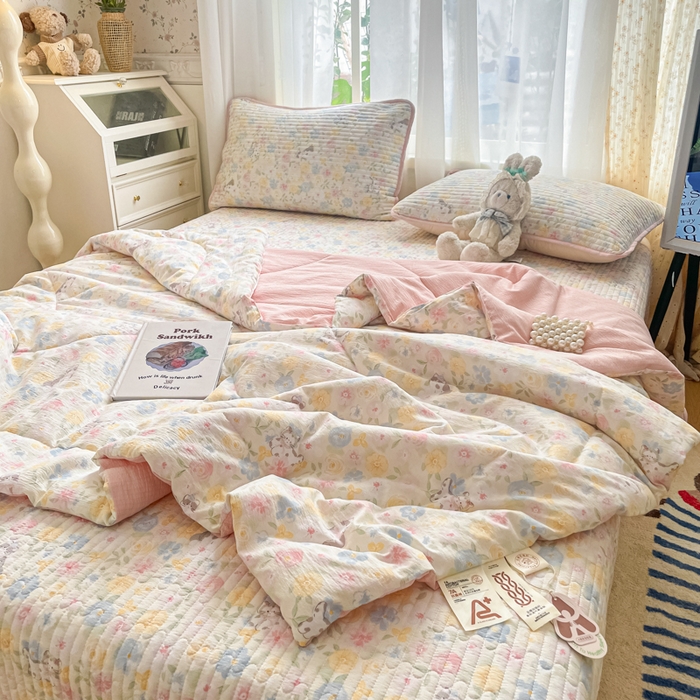 91家纺网 家纺一手货源 找家纺 老帅的工厂店 2026新款A类云感双层纱7A抗菌单品床盖系列 春野粉调