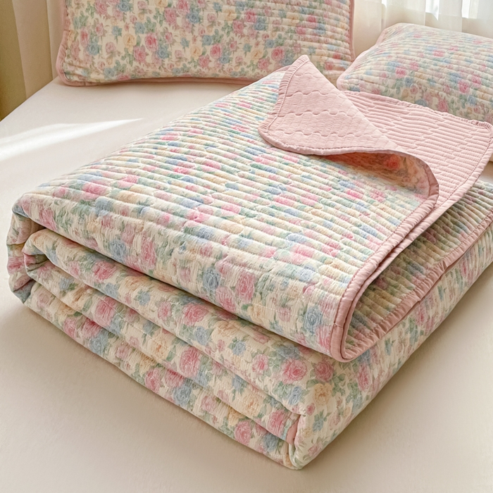 91家纺网 家纺一手货源 找家纺 老帅的工厂店 2026新款A类云感双层纱7A抗菌单品床盖系列 花蔓