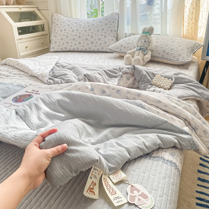 91家纺网 家纺一手货源 找家纺 老帅的工厂店 2026新款A类云感双层纱7A抗菌单品床盖系列 海盐花田