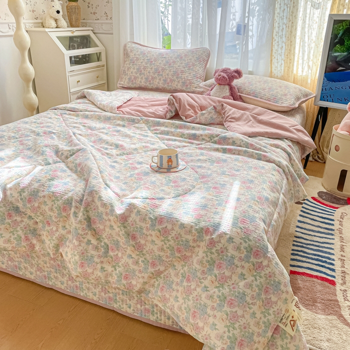 91家纺网 家纺一手货源 找家纺 老帅的工厂店 2026新款A类云感双层纱7A抗菌单品床盖系列 花蔓