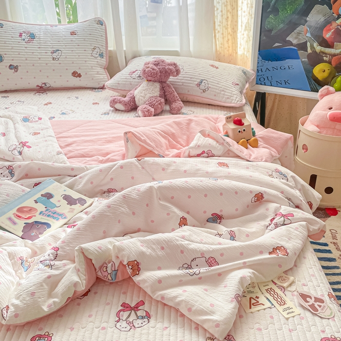 91家纺网 家纺一手货源 找家纺 老帅的工厂店 2026新款A类云感双层纱7A抗菌单品床盖系列 粉波Kitty梦