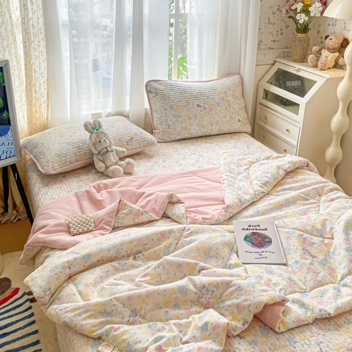 91家纺网 家纺一手货源 找家纺 老帅的工厂店 2026新款A类云感双层纱7A抗菌单品床盖系列 春野粉调