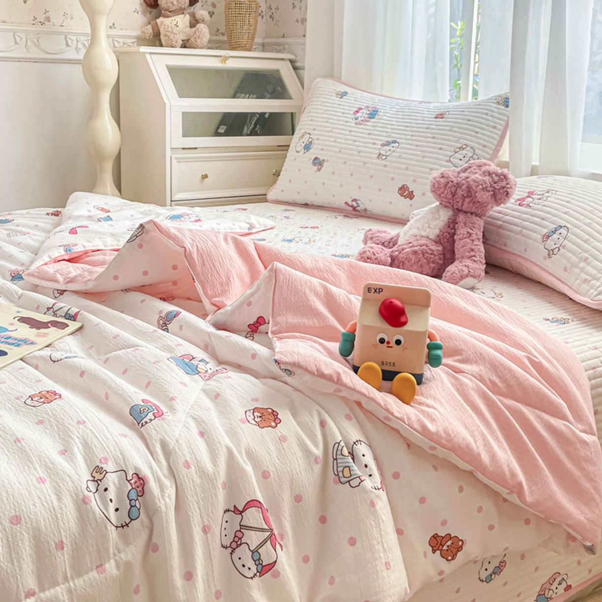 91家纺网 家纺一手货源 找家纺 老帅的工厂店 2026新款A类云感双层纱7A抗菌单品床盖系列 粉波Kitty梦