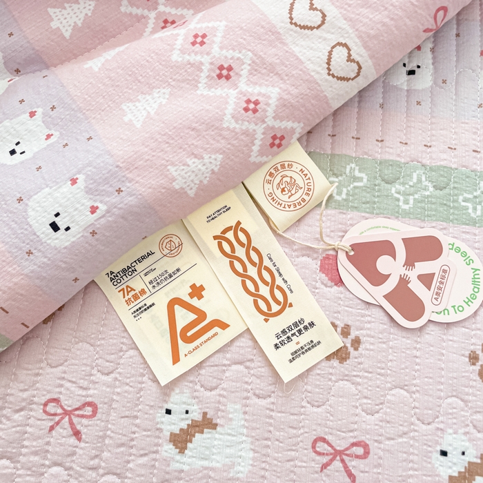 91家纺网 家纺一手货源 找家纺 老帅的工厂店 2026新款A类云感双层纱7A抗菌单品床盖系列 小狗笔记