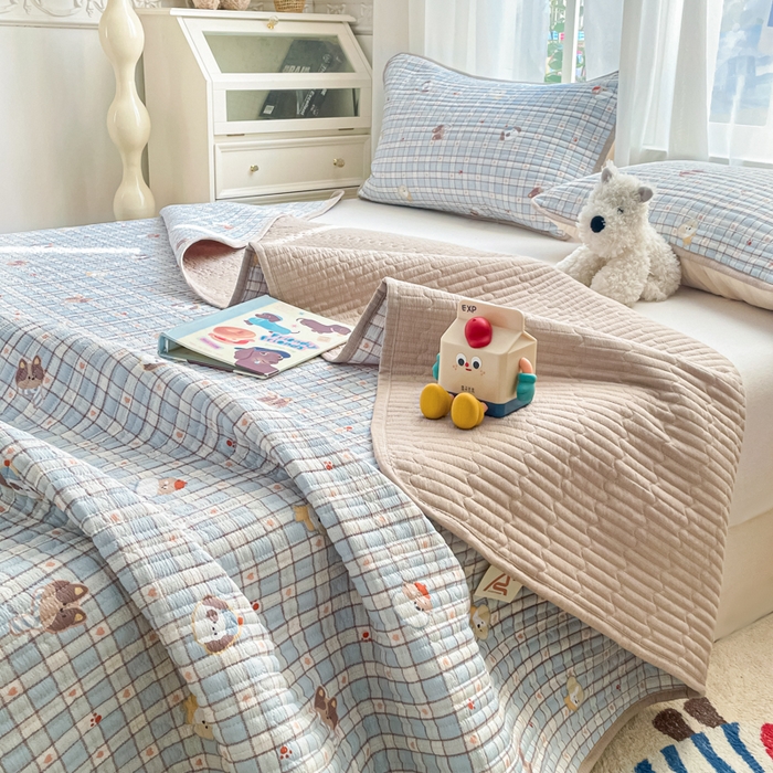 91家纺网 家纺一手货源 找家纺 老帅的工厂店 2026新款A类云感双层纱7A抗菌单品床盖系列 蓝格萌狗