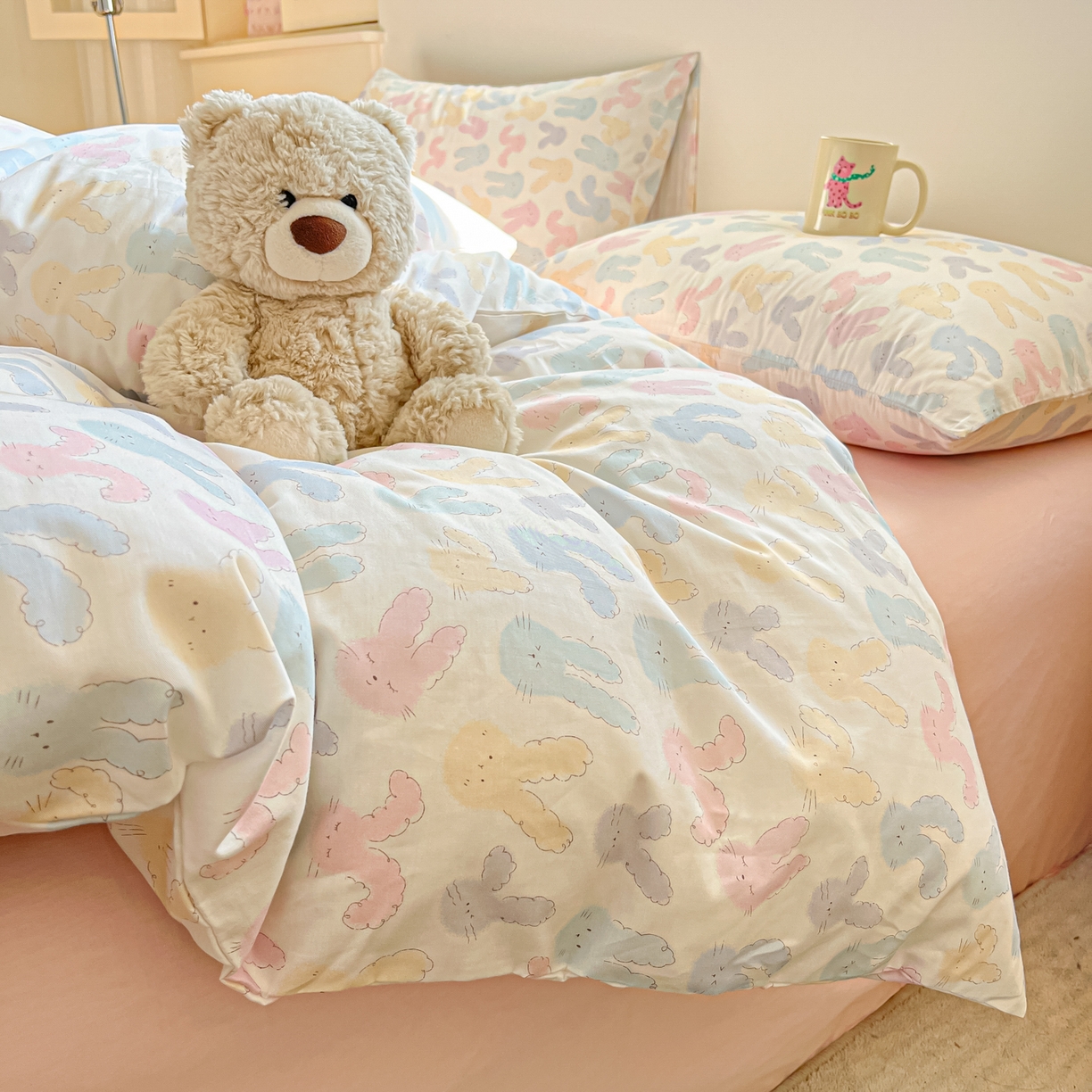 91家纺网 家纺一手货源 找家纺 吉象家纺 2026春夏新款全棉纯棉印花四件套 兔兔梦境 米