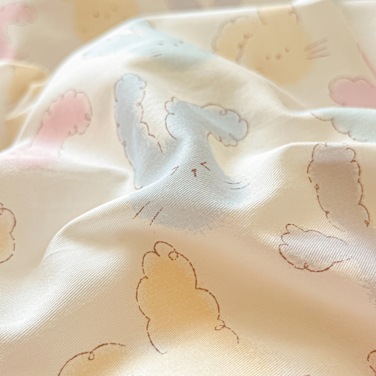 91家纺网 家纺一手货源 找家纺 吉象家纺 2026春夏新款全棉纯棉印花四件套 兔兔梦境 米