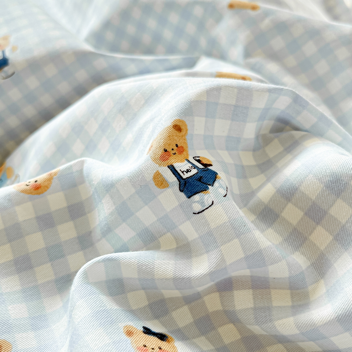 91家纺网 家纺一手货源 找家纺 吉象家纺 2026春夏新款全棉纯棉印花四件套 熊熊时光