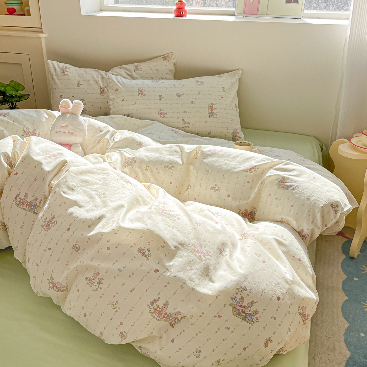 91家纺网 家纺一手货源 找家纺 吉象家纺 2026春夏新款全棉纯棉印花四件套 免兔野餐会