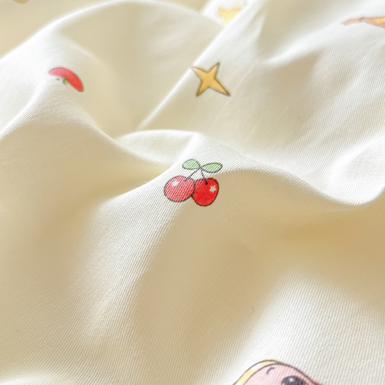 91家纺网 家纺一手货源 找家纺 吉象家纺 2026春夏新款全棉纯棉印花四件套 可爱星人