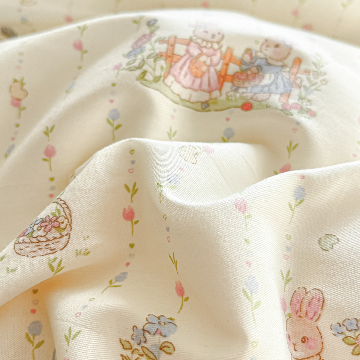 91家纺网 家纺一手货源 找家纺 吉象家纺 2026春夏新款全棉纯棉印花四件套 免兔野餐会