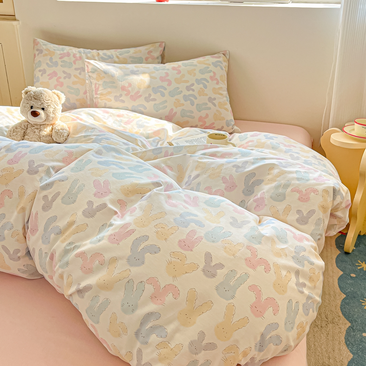 91家纺网 家纺一手货源 找家纺 吉象家纺 2026春夏新款全棉纯棉印花四件套 兔兔梦境 米