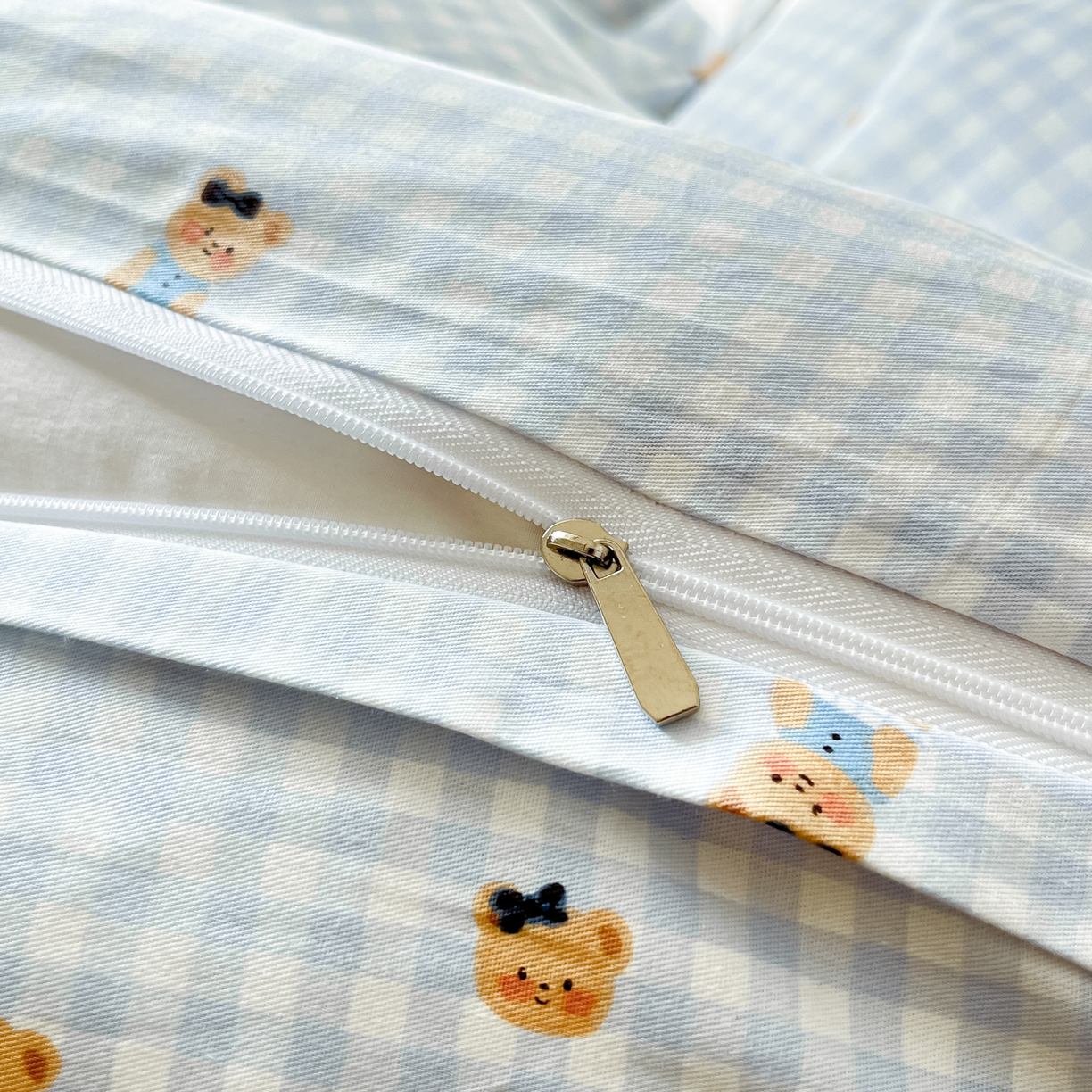 91家纺网 家纺一手货源 找家纺 吉象家纺 2026春夏新款全棉纯棉印花四件套 熊熊时光