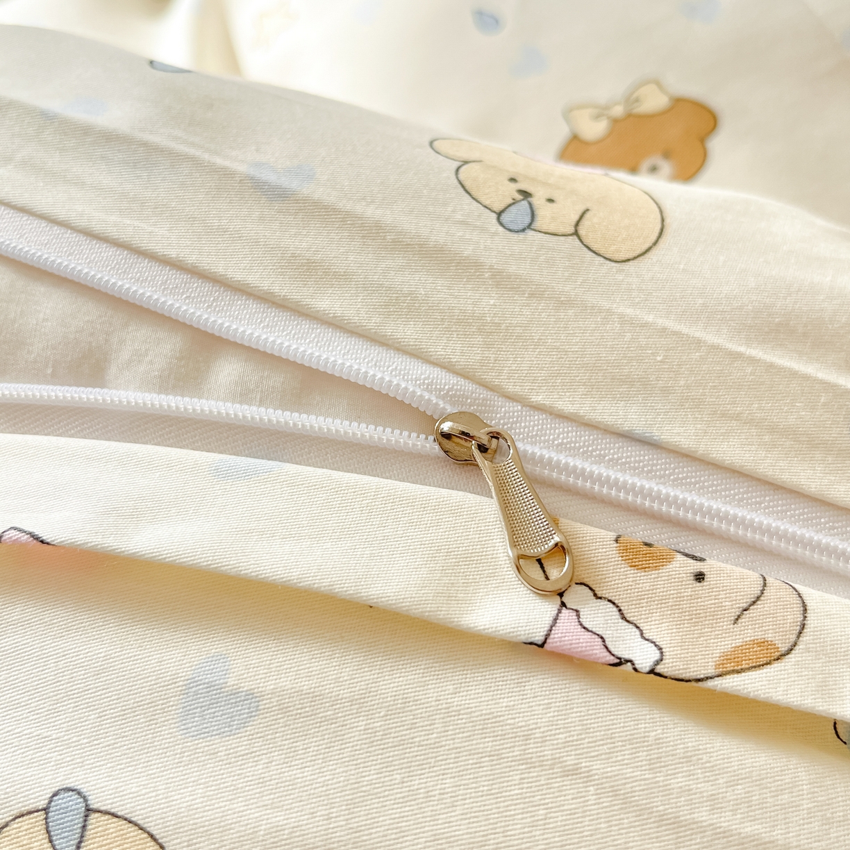 91家纺网 家纺一手货源 找家纺 吉象家纺 2026春夏新款全棉纯棉印花四件套 鼻涕狗