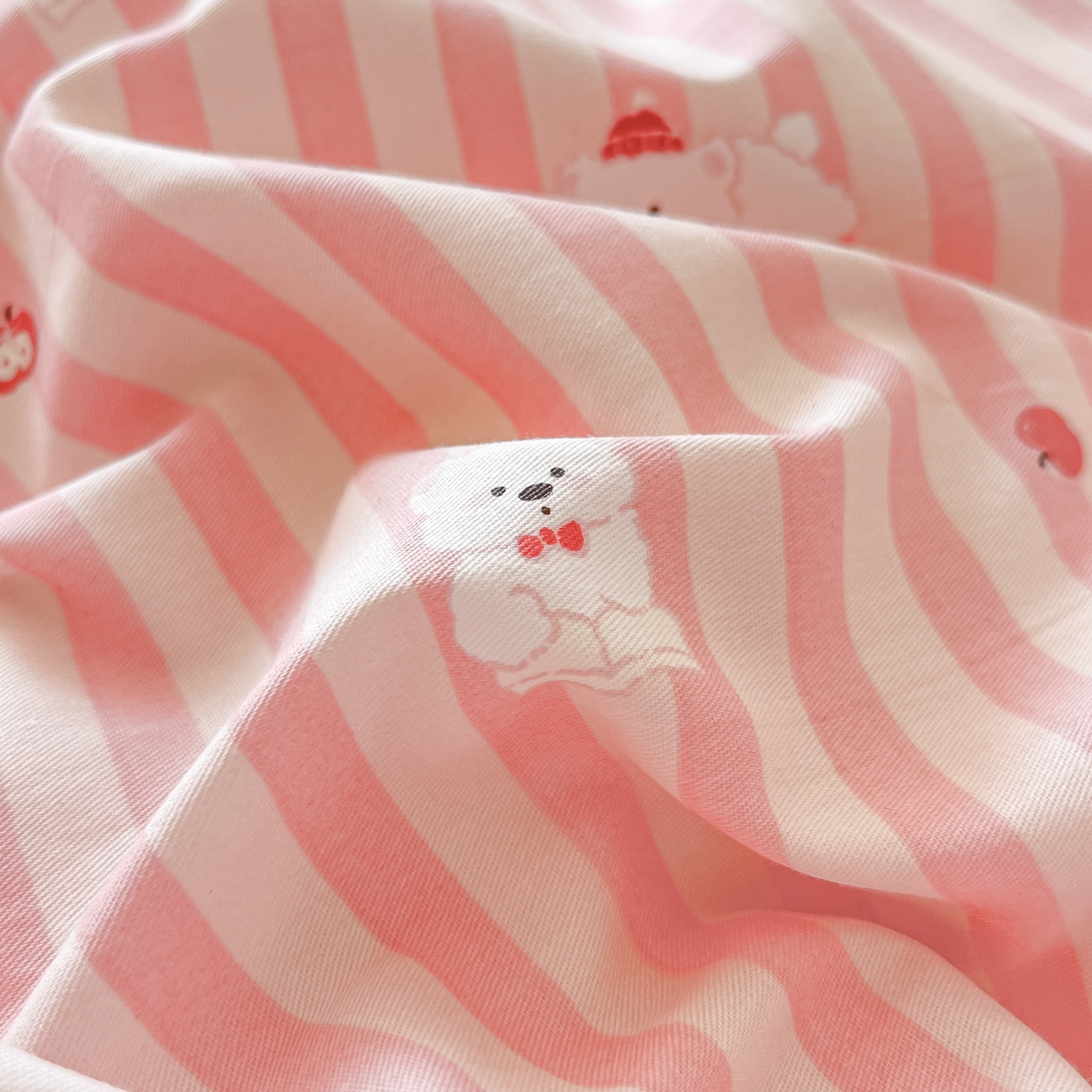 91家纺网 家纺一手货源 找家纺 吉象家纺 2026春夏新款全棉纯棉印花四件套 嘟嘟小熊