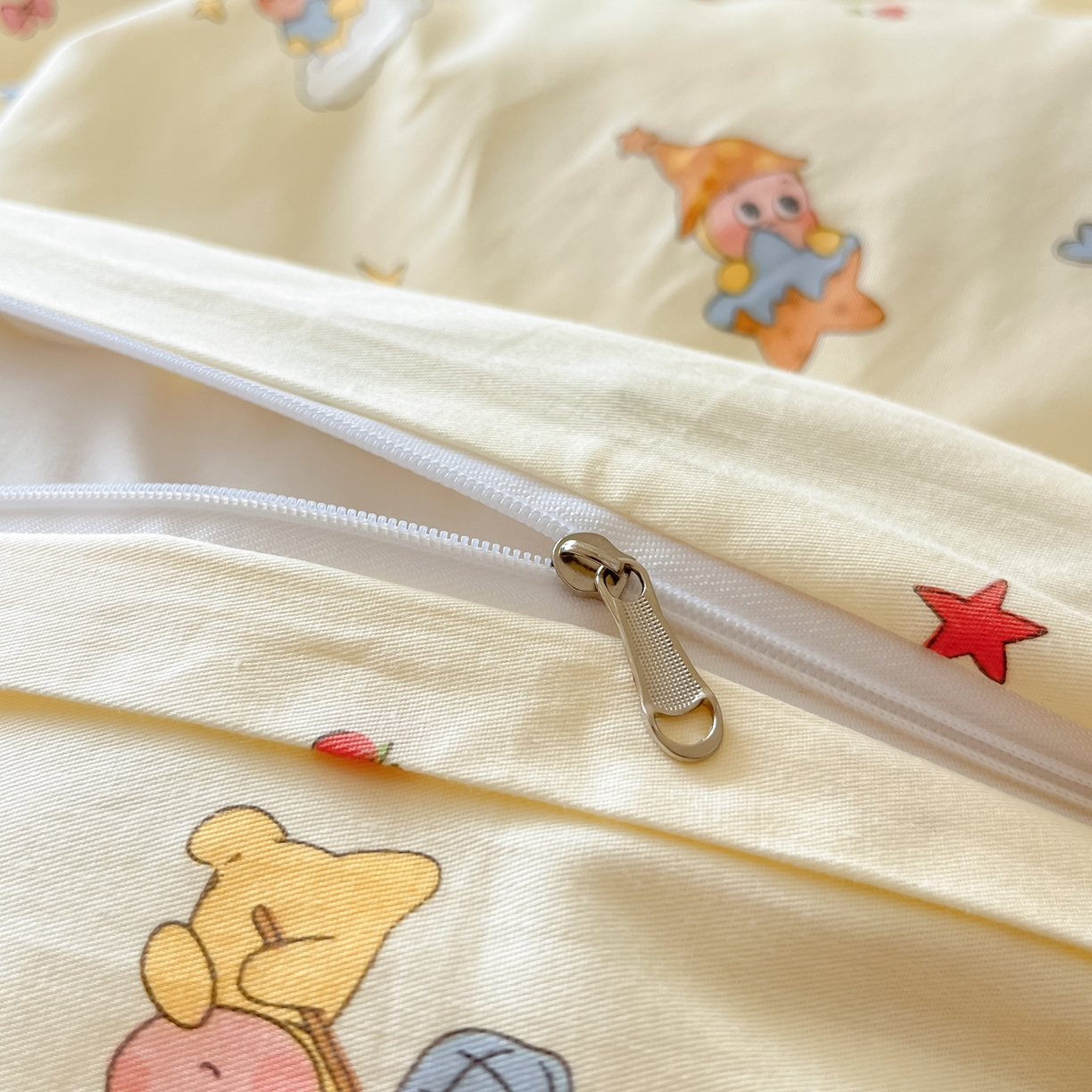 91家纺网 家纺一手货源 找家纺 吉象家纺 2026春夏新款全棉纯棉印花四件套 可爱星人