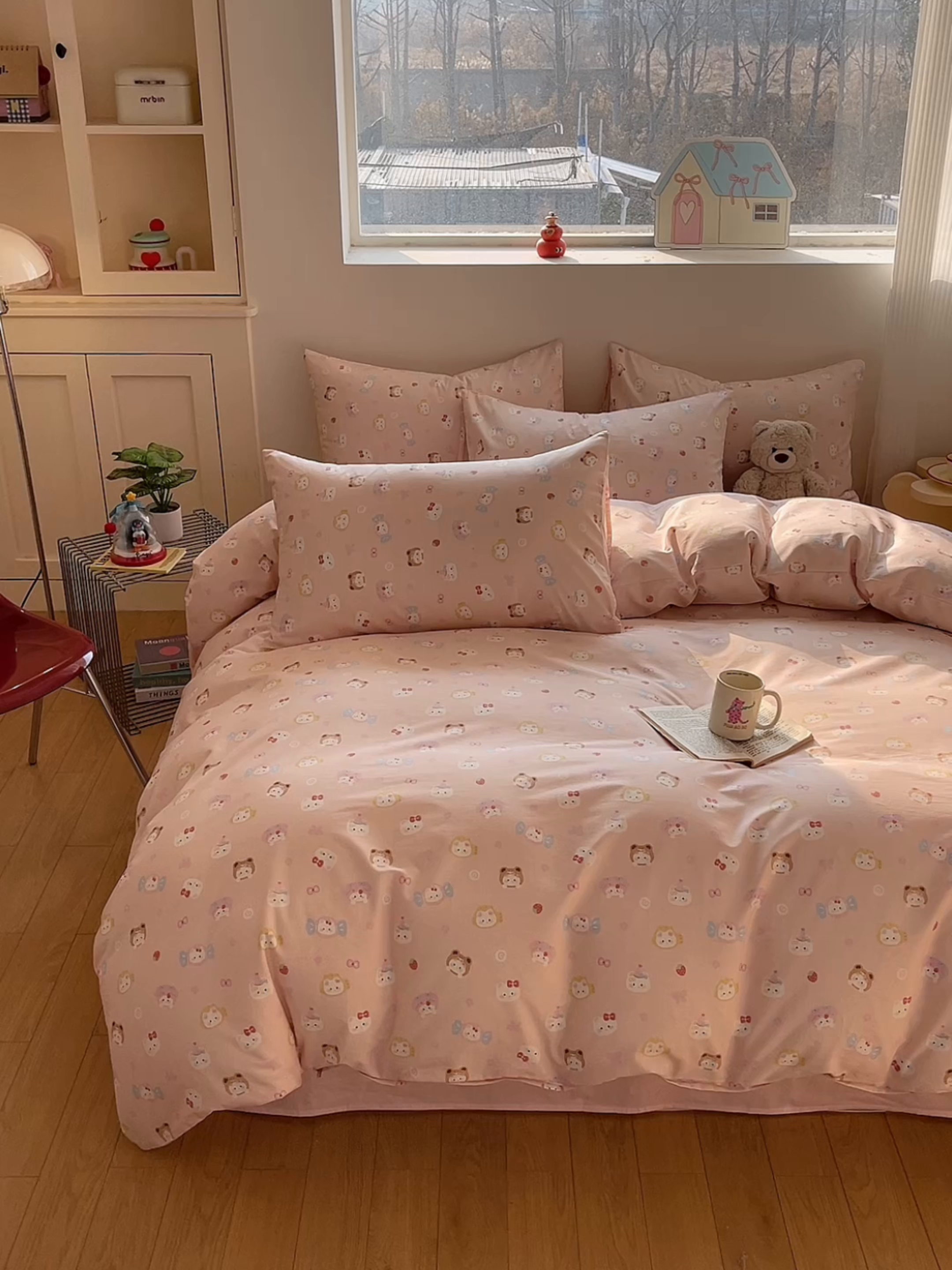 91家纺网 家纺一手货源 找家纺 吉象家纺 2026春夏新款全棉纯棉印花四件套 甜酱小猫(粉)