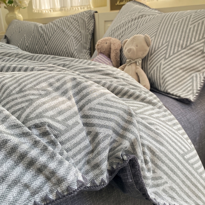 91家纺网 家纺一手货源 找家纺 浮光家居 2026新款全棉贝壳边纯棉四件套系列2 线韵时尚灰