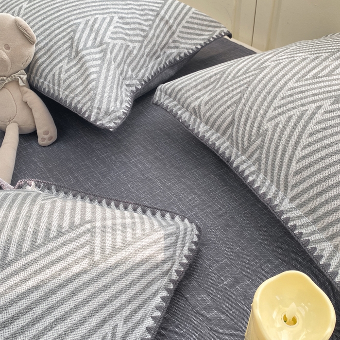 91家纺网 家纺一手货源 找家纺 浮光家居 2026新款全棉贝壳边纯棉单被套系列2 线韵时尚灰