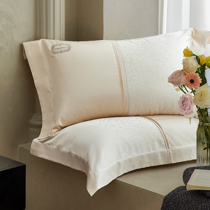 91家纺网 家纺一手货源 找家纺 诗黛尔 2026春夏新款高精密长绒棉刺绣芙洛拉系列四件套（会员-20） 芙洛拉 浅米金