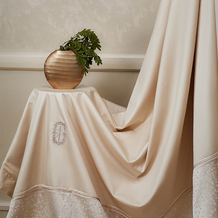 91家纺网 家纺一手货源 找家纺 诗黛尔 2026春夏新款高精密长绒棉刺绣芙洛拉系列四件套（会员-20） 芙洛拉 浅米金