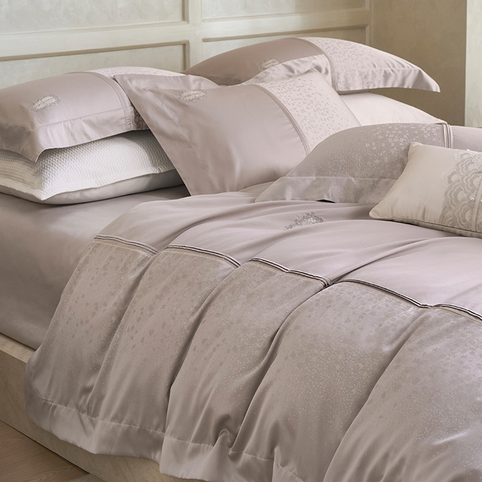 91家纺网 家纺一手货源 找家纺 诗黛尔 2026春夏新款高精密长绒棉刺绣芙洛拉系列四件套（会员-20） 芙洛拉 都市灰