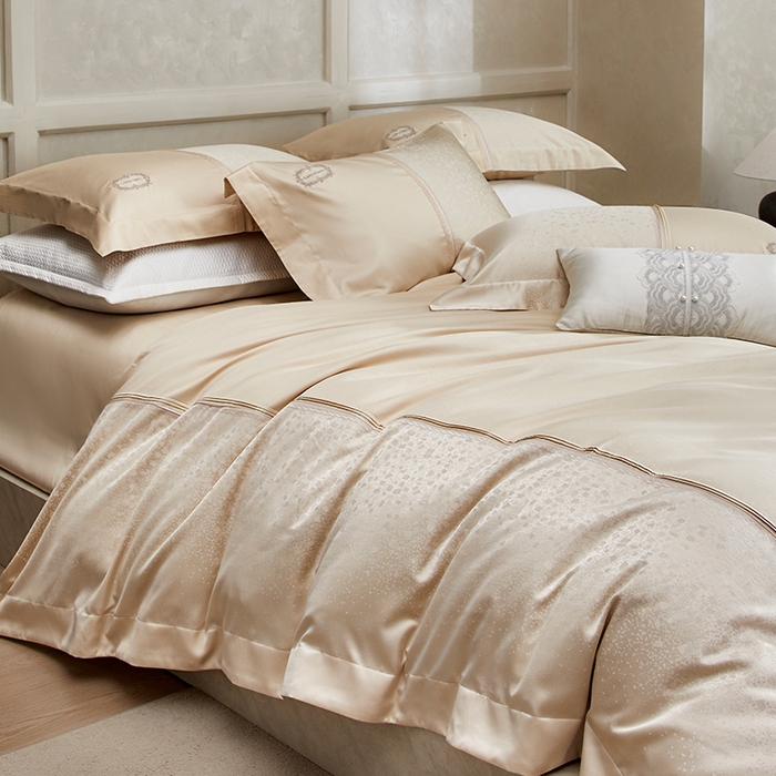 91家纺网 家纺一手货源 找家纺 诗黛尔 2026春夏新款高精密长绒棉刺绣芙洛拉系列四件套（会员-20） 芙洛拉 浅米金