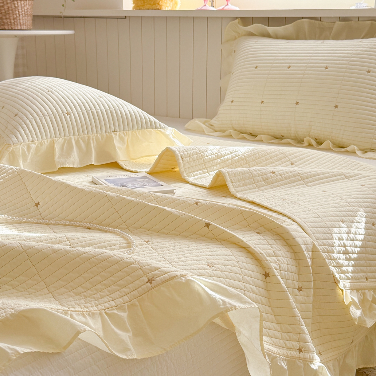 91家纺网 家纺一手货源 找家纺 诗黛尔 2026春夏新款星空间双面60支水洗全棉床盖三件套/四件套 星空间-浅黄