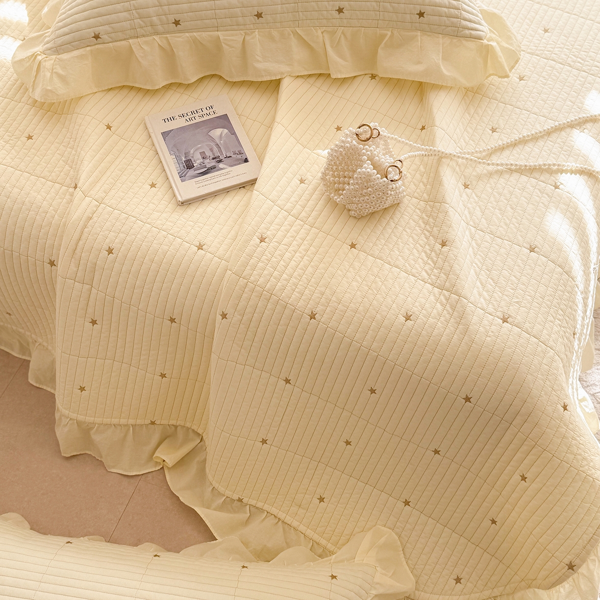 91家纺网 家纺一手货源 找家纺 诗黛尔 2026春夏新款星空间双面60支水洗全棉床盖三件套/四件套 星空间-浅黄