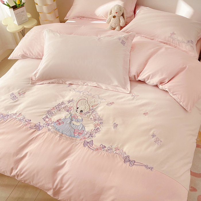 91家纺网 家纺一手货源 找家纺 （总）金绣美居 2026新款全棉纯棉大版贴布绣四件套-兔游花园